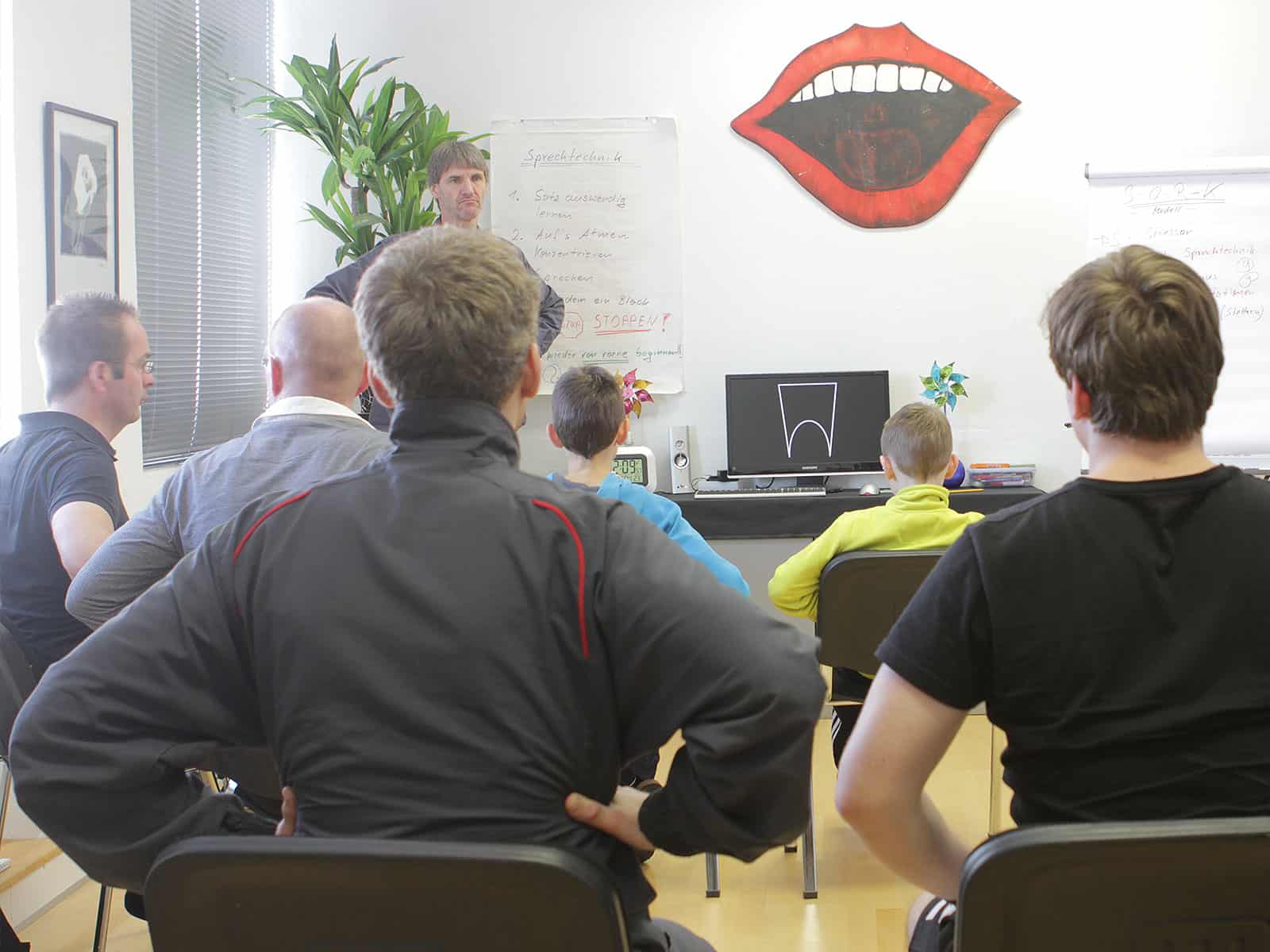 Stotternde bei der Stottertherapie-Übung "Wahrnehmungslenkung"